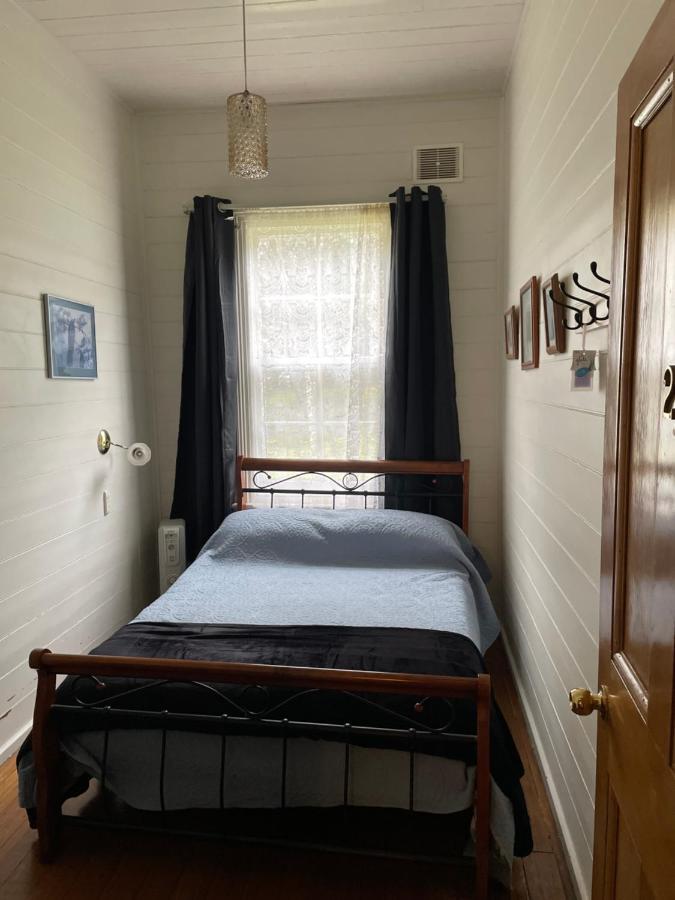 Lake Leake Inn エクステリア 写真