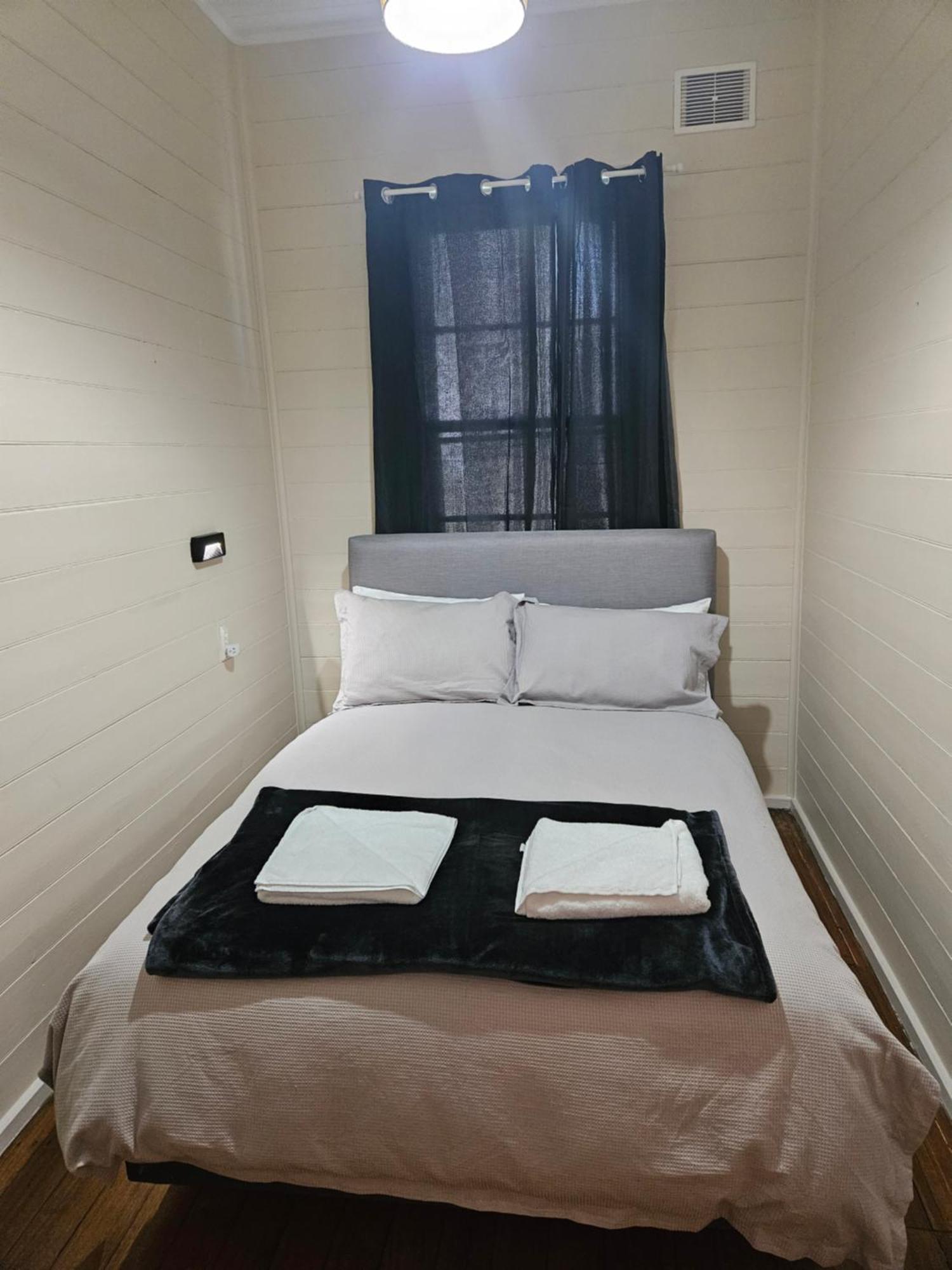 Lake Leake Inn エクステリア 写真
